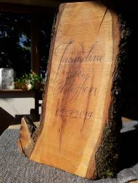 Holz mit Schriftzug zur Hochzeit